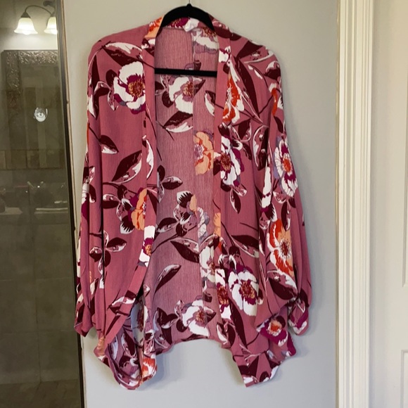 Tops - Floral print kimono